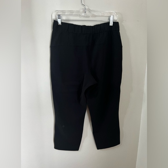 Lululemon On The Fly Crop *Woven 23"
Black 6 - Picture 8 of 8
